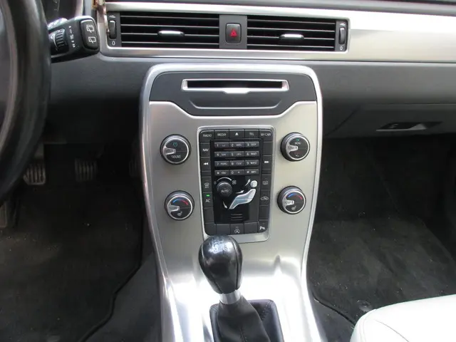 Volvo V70 1.6 T4 Nordic+ 2014 Benzine 19