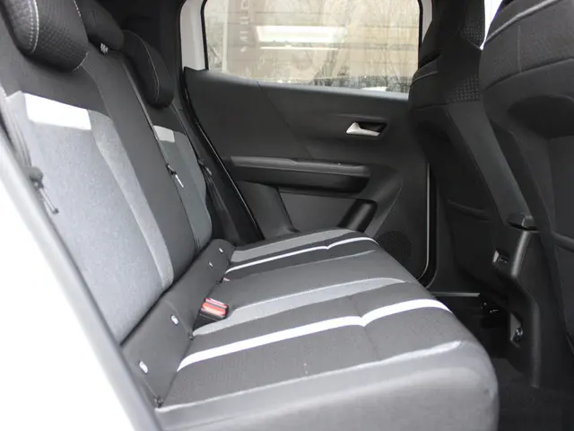 Opel Frontera 1.2 Turbo Hybrid GS 2025 Hybride Benzine 13