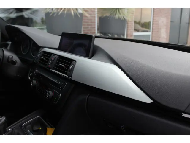 BMW 3 Serie 316i Executive 2013 Benzine 31