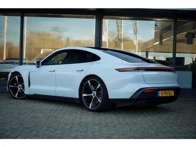 Porsche Taycan Performance 84 kWh 2021 Elektrisch 14