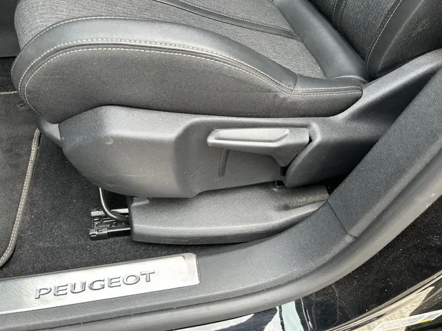 Peugeot 3008 1.2 Turbo 130 PK GT Line 2019 Benzine 12