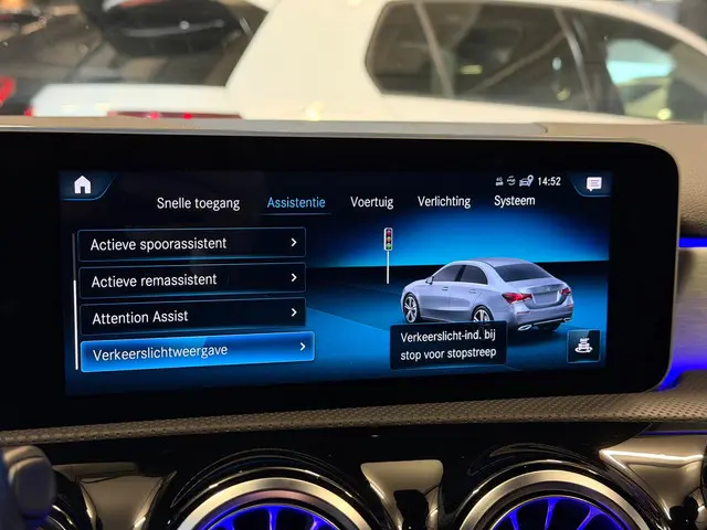 Mercedes-Benz A-Klasse 180 AMG Line 2020 Benzine 18