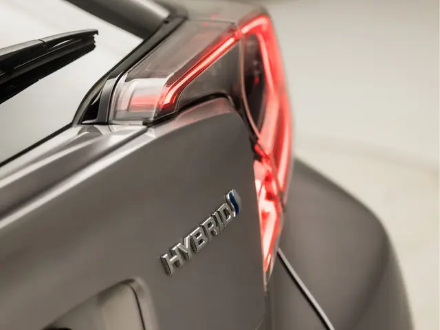 Toyota C-HR 1.8 Hybrid Sport 2018 Hybride Benzine 33