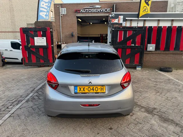 Peugeot 208 1.2 PureTech Allure 2019 Benzine 5