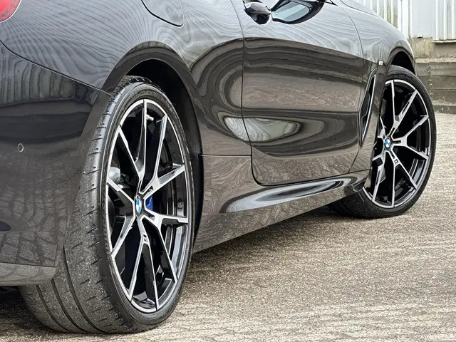BMW 8 Serie 840i xDrive High Executive 2021 Benzine 62
