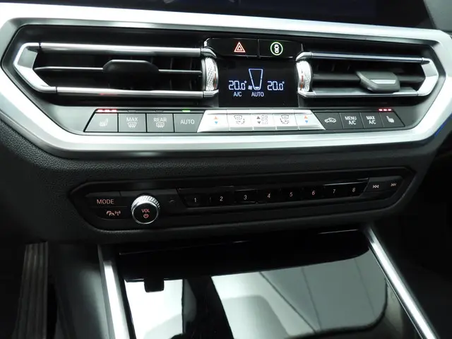 BMW 3 Serie Sedan 330e 2019 Hybride Benzine 15