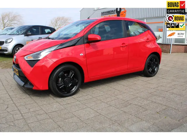 Toyota Aygo 1.0 VVT-i x-play 2018 Benzine