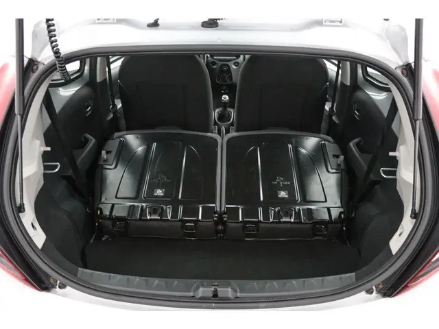 Toyota Aygo 1.0 VVT-i x-play 2022 Benzine 26