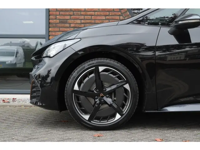 CUPRA Born Performance Limited 82 kWh 2024 Elektrisch 25