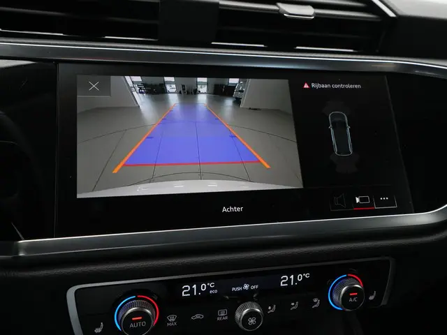 Audi Q3 45 TFSI e 245 pk Pro-Line 2024 Hybride Benzine 24