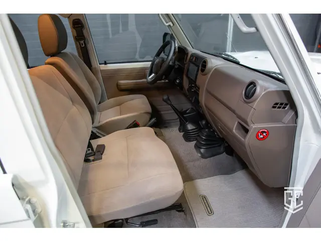 Toyota Land Cruiser GRJ76 E 2024 Benzine 10