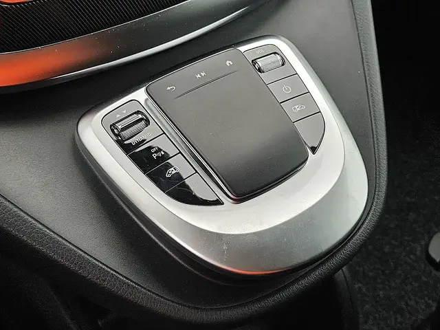 Mercedes-Benz EQV 300 2023 Elektrisch 13