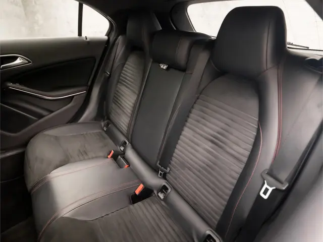 Mercedes-Benz A-Klasse 250 AMG Sport 2013 Benzine 16