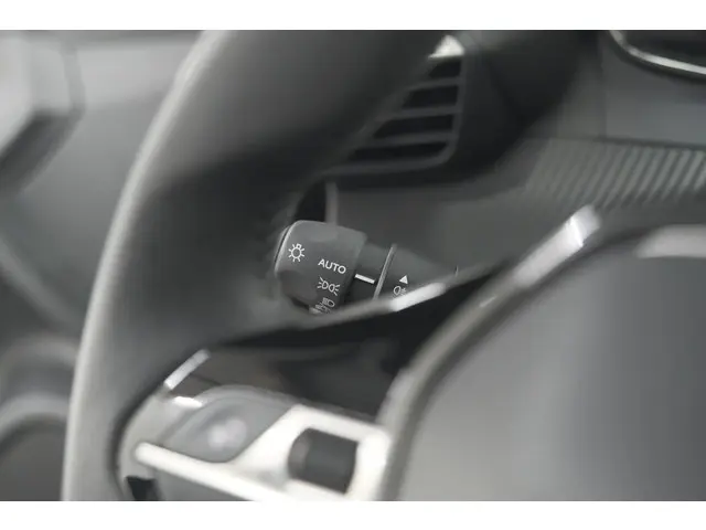 Peugeot 2008 PureTech 130 Active 2023 Benzine 32