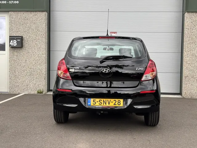Hyundai i20 1.4i i-Motion 2012 Benzine 9
