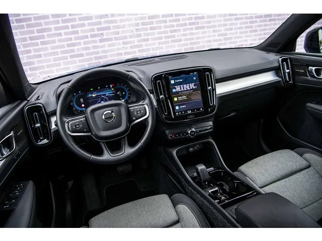 Volvo XC40 2.0 B4 Plus Dark 2024 Benzine 11