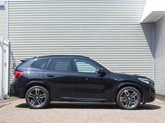 BMW X1 xDrive25e 2023 Hybride Benzine 5