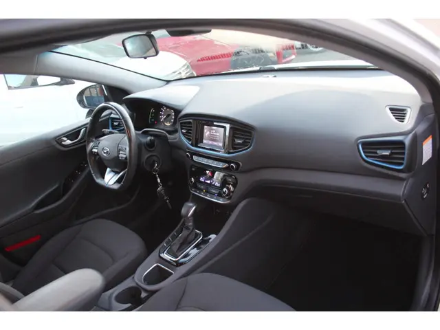 Hyundai IONIQ 1.6 GDi i-Motion 2018 Hybride Benzine 12