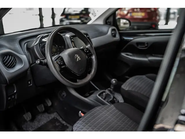 Peugeot 108 1.0 e-VTi Active 2022 Benzine 8
