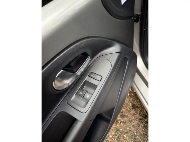 Volkswagen up! 1.0 move up! BlueMotion 2015 Benzine 17