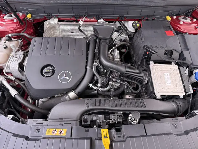 Mercedes-Benz GLB 200 AMG line 2022 Benzine 10