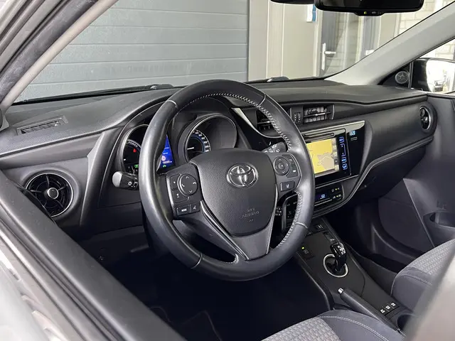 Toyota Auris 1.8 Hybrid Team D 2018 Hybride Benzine 7