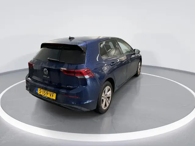 Volkswagen Golf 1.0 eTsi 110pk DSG Life 2023 Benzine 3