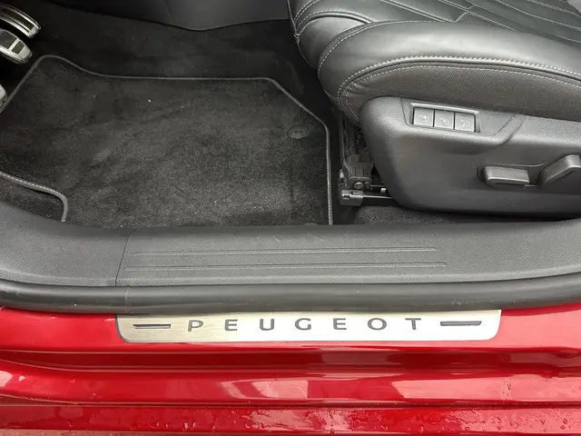 Peugeot 208 1.2 Turbo 100 PK GT Pack 2021 Benzine 11