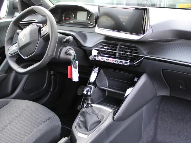 Peugeot 2008 1.2 PureTech 100 Style 2025 Benzine 3