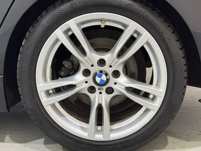 BMW 3 Serie Touring 318i M Sport Aut8 2019 Benzine 23