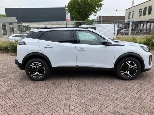 Peugeot 2008 1.2 PureTech 100 Allure 2023 Benzine 10