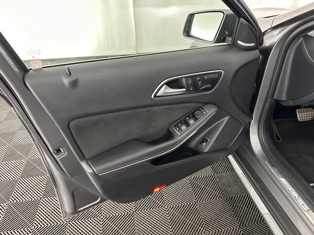 Mercedes-Benz GLA AMG 45 4MATIC 2015 Benzine 23