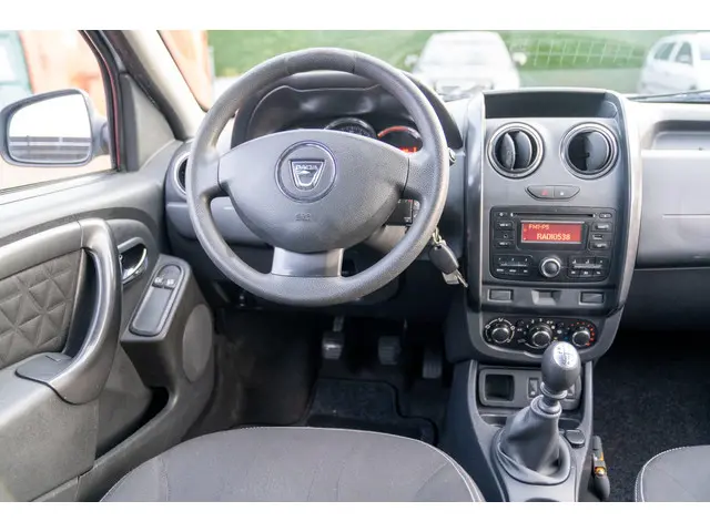 Dacia Duster 1.2 TCe 4x2 Lauréate 2015 Benzine 40