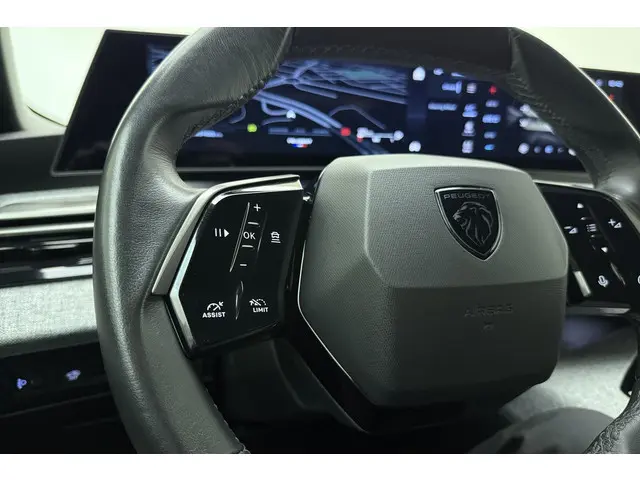 Peugeot 3008 1.2 Hybrid 136 Allure 2024 Hybride Benzine 18