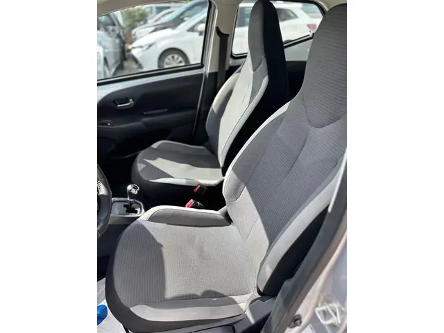 Toyota Aygo 1.0 VVT-i x-play, AUTOMAAT 2021 Benzine 13