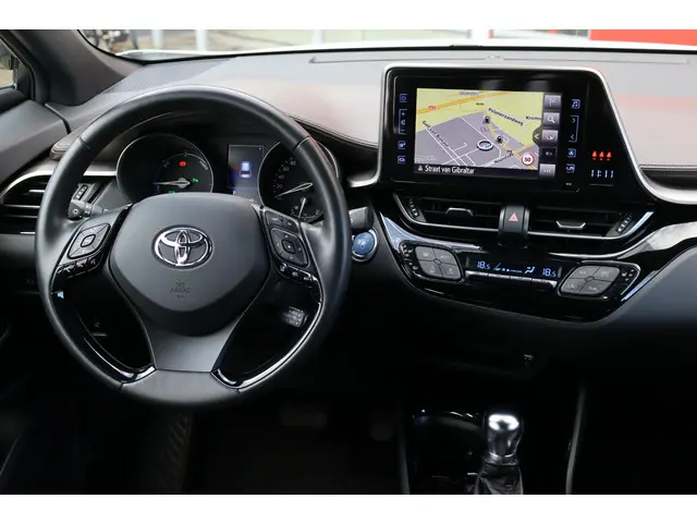 Toyota C-HR 1.8 Hybrid Executive 2019 Hybride Benzine 40