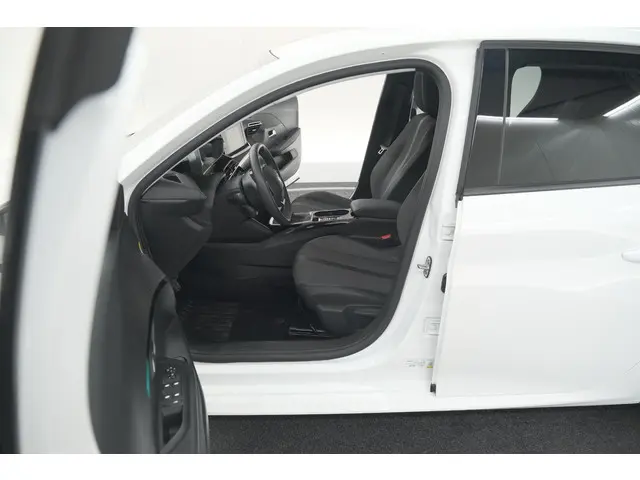 Peugeot 208 PureTech 100 Allure Pack 2023 Benzine 23