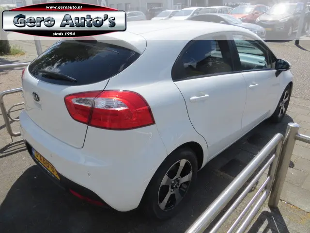 Kia Rio 1.2 CVVT Design Edition 5 deurs 2013 Benzine 10