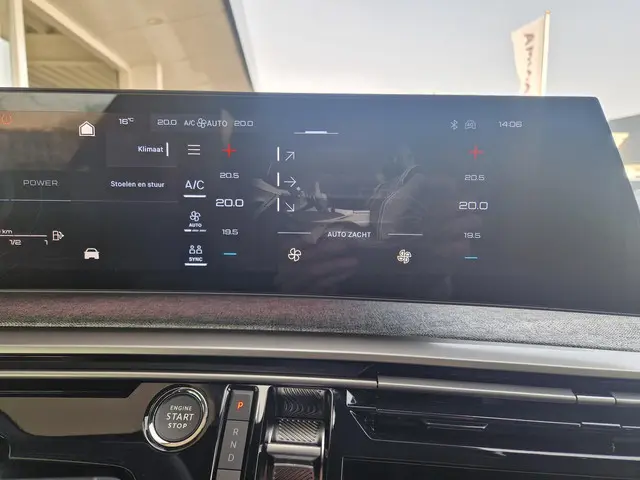 Peugeot 3008 1.2 Hybrid 145 GT 2025 Hybride Benzine 18