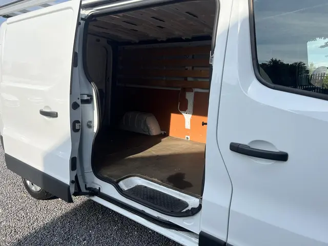 Nissan NV300 1.6 dCi 120 L2H1 Optima 2017 Diesel 10