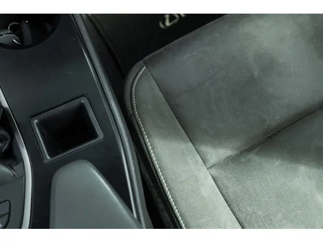 Lexus UX 250h Business Line 2022 Hybride Benzine 42