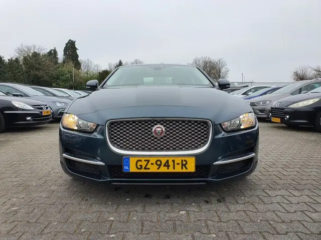 Jaguar XE 2