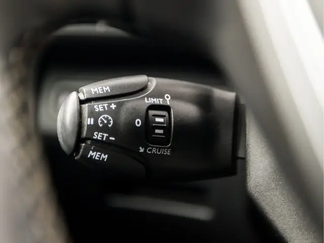 Peugeot 3008 1.2 PureTech Allure Sport 2018 Benzine 22