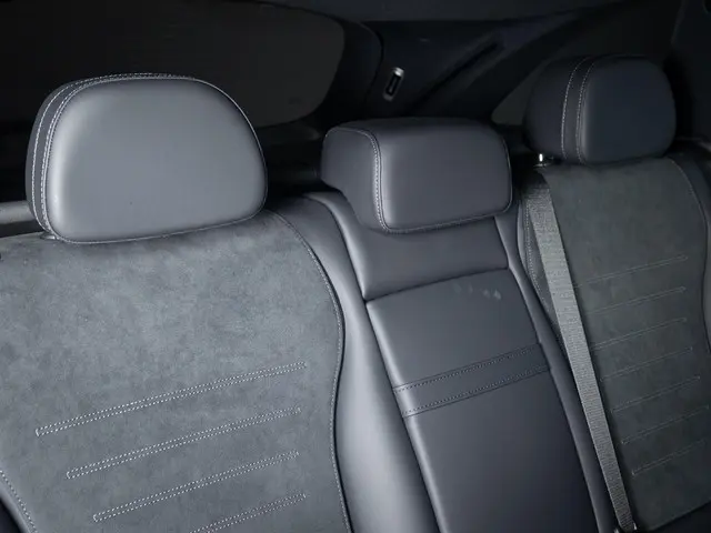 Mercedes-Benz C-Klasse Estate 180 AMG Line 2024 Benzine 32