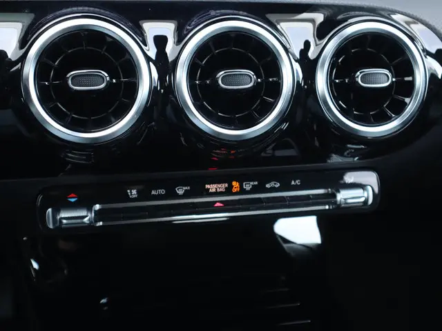 Mercedes-Benz A-Klasse 180 Business Line 2023 Benzine 19