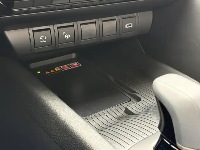 Toyota C-HR 1.8 Hybrid Executive 2023 Hybride Benzine 24