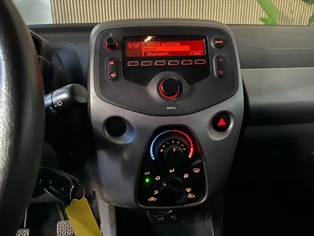 Peugeot 108 1.0 e-VTi Active Black Airco 2015 Benzine 16