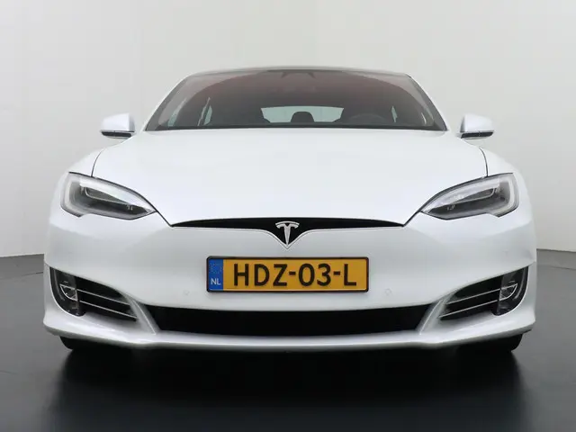 Tesla Model S 3
