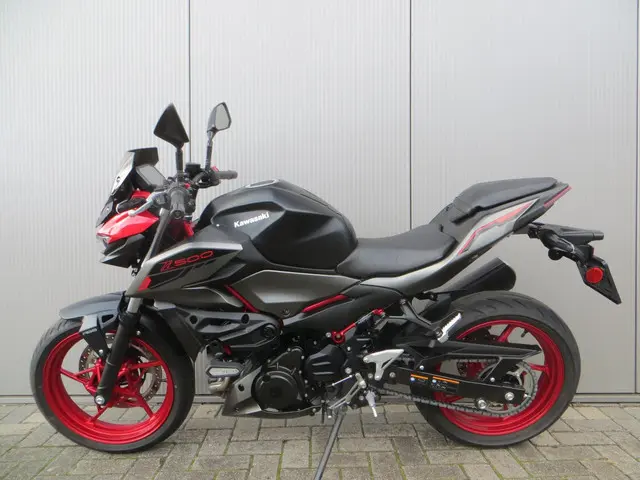 Kawasaki Z500 SE 2024 Benzine 9