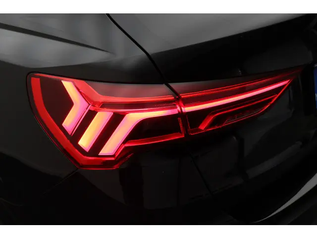 Audi Q3 45 TFSI e S edition 2021 Hybride Benzine 27